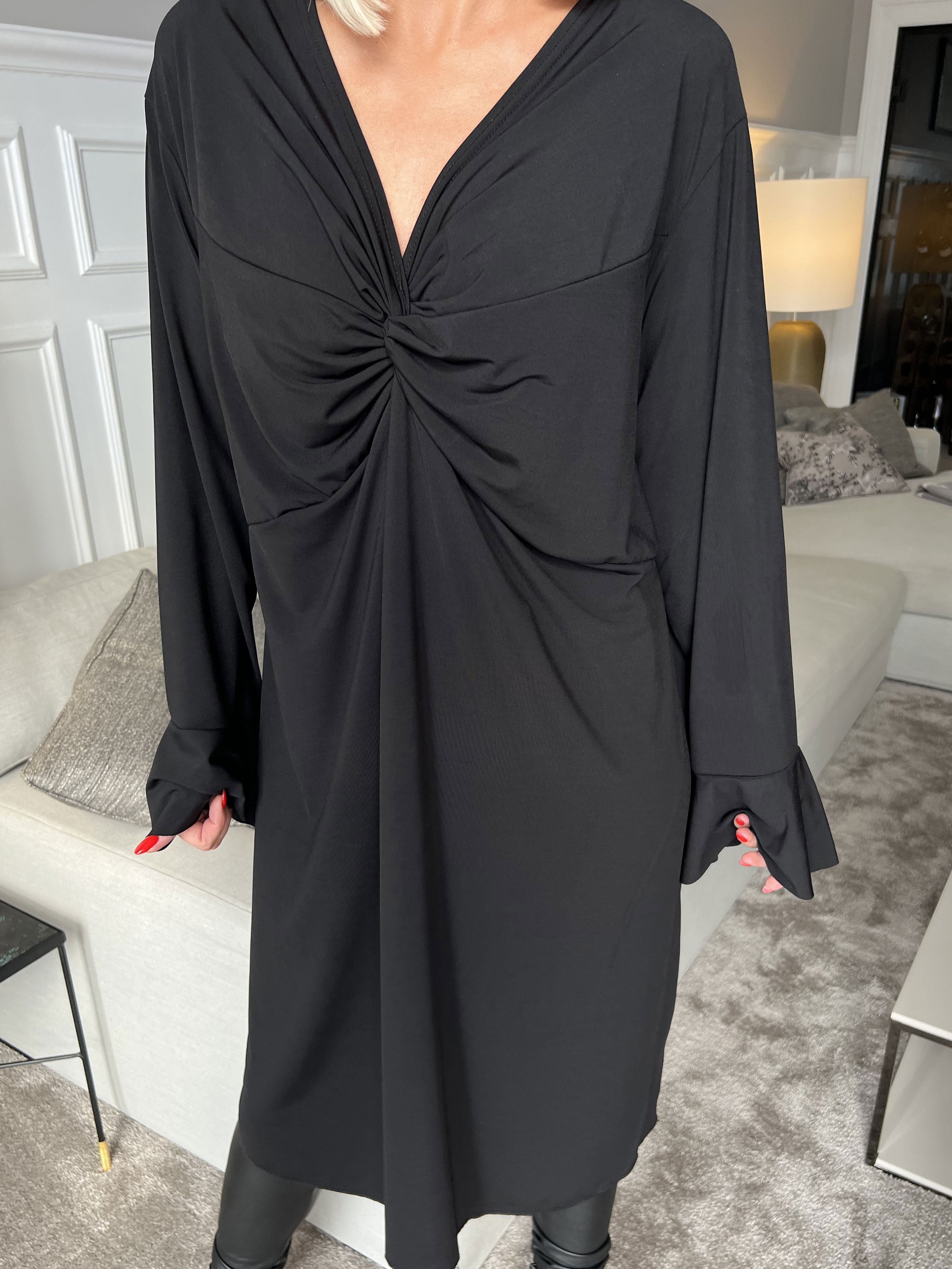 Zaida - Elastisk klänning med knut på bröstet